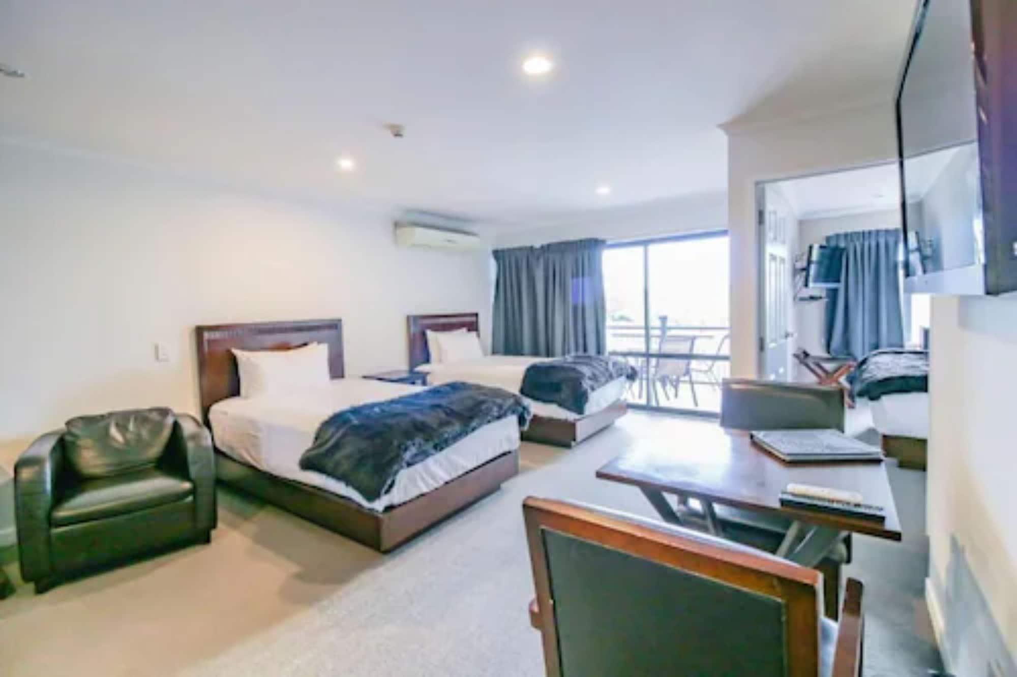 Aotea Motor Lodge Уонгануи Экстерьер фото Studio apartment