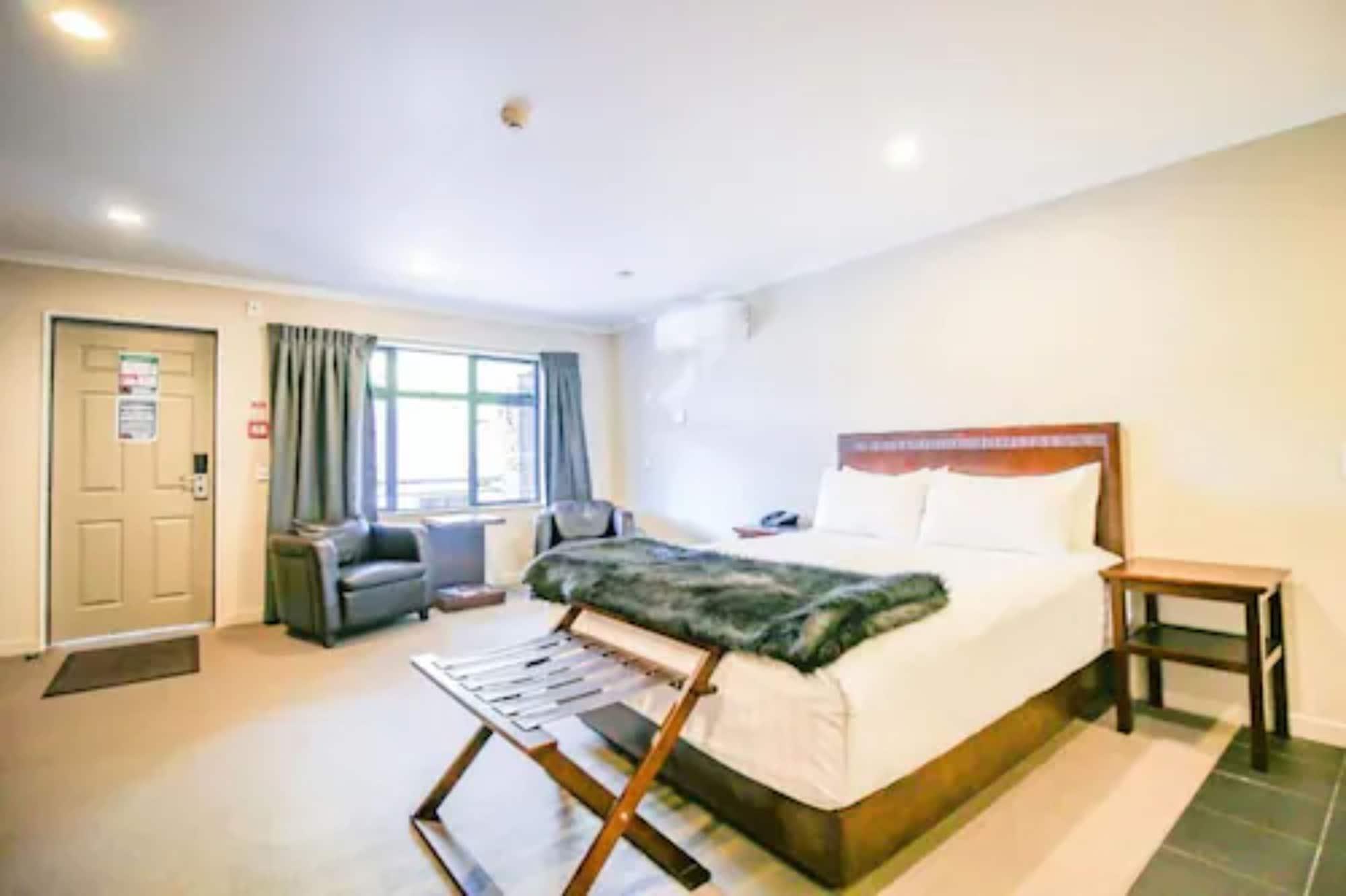 Aotea Motor Lodge Уонгануи Экстерьер фото A typical hotel room