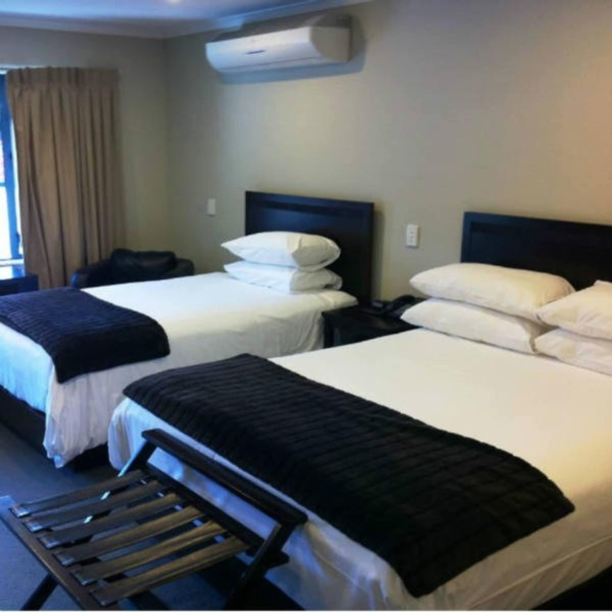 Aotea Motor Lodge Уонгануи Экстерьер фото A typical room at the hotel