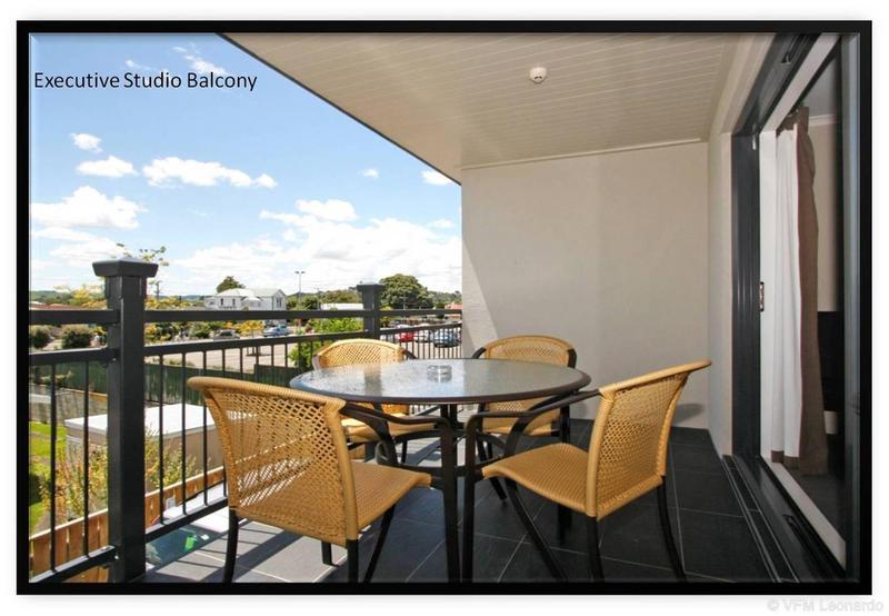 Aotea Motor Lodge Уонгануи Экстерьер фото Balcony