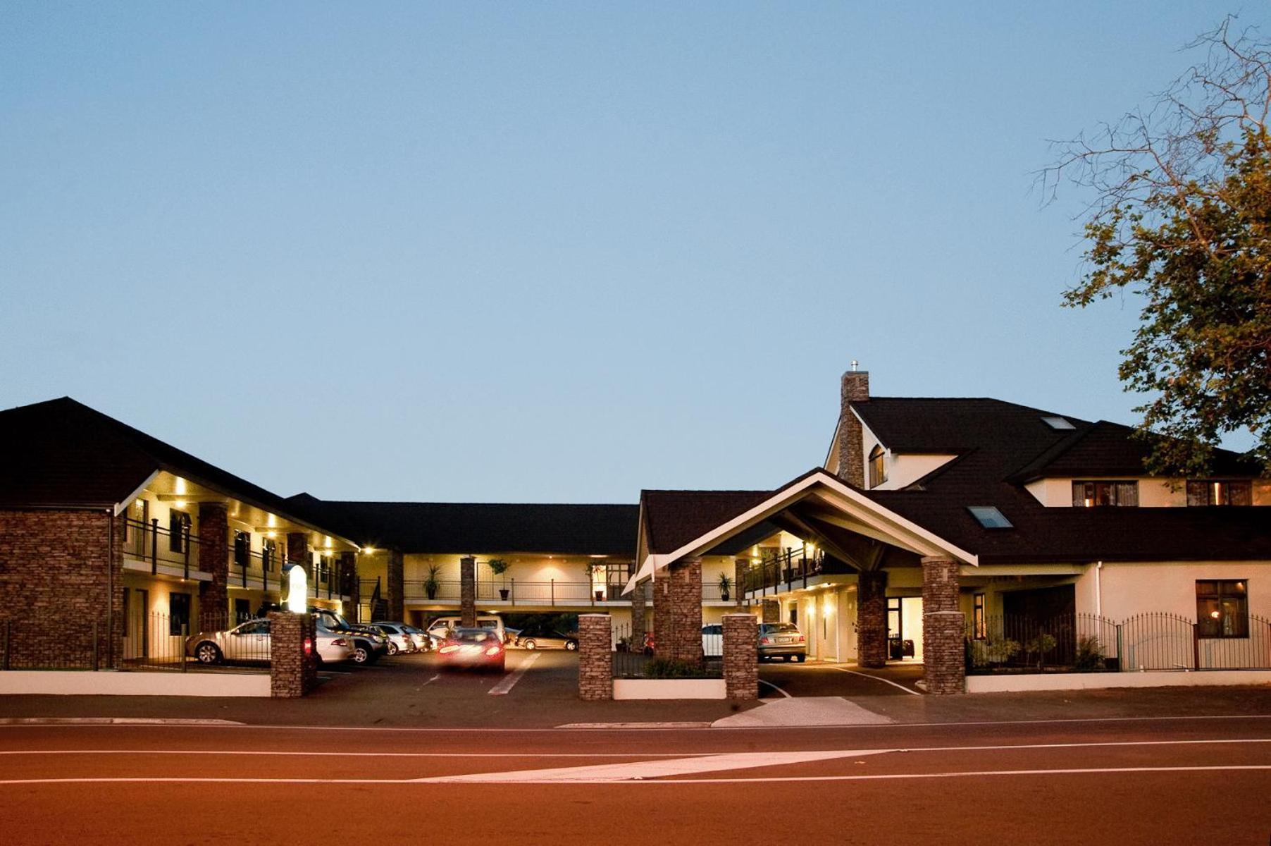 Aotea Motor Lodge Уонгануи Экстерьер фото The River Lee Hotel