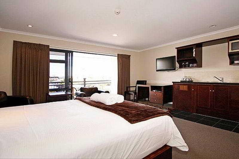 Aotea Motor Lodge Уонгануи Экстерьер фото A typical studio apartment