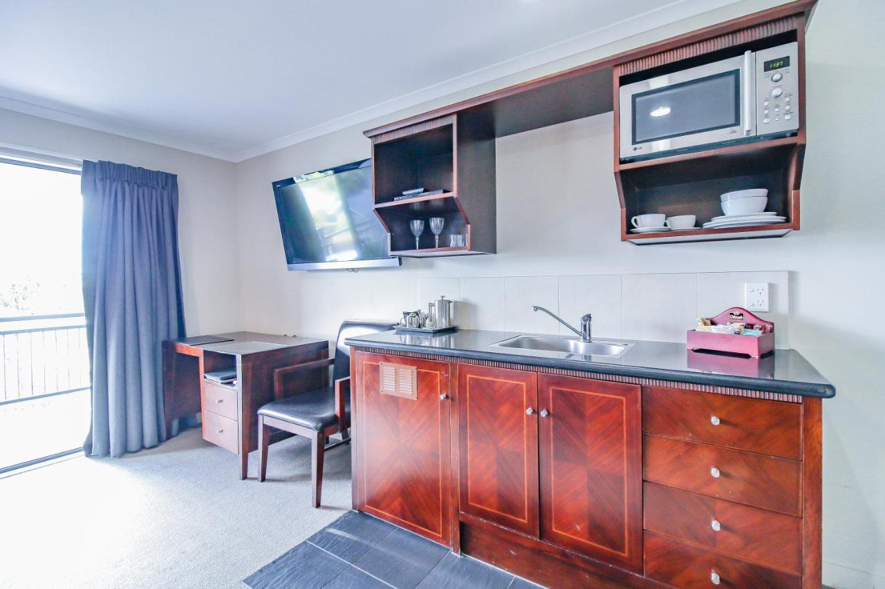 Aotea Motor Lodge Уонгануи Экстерьер фото A typical studio apartment at the University of Western Australia