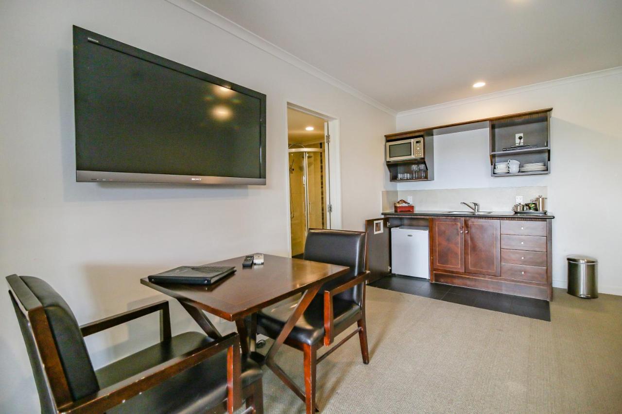 Aotea Motor Lodge Уонгануи Экстерьер фото A typical one-bedroom apartment at the hotel