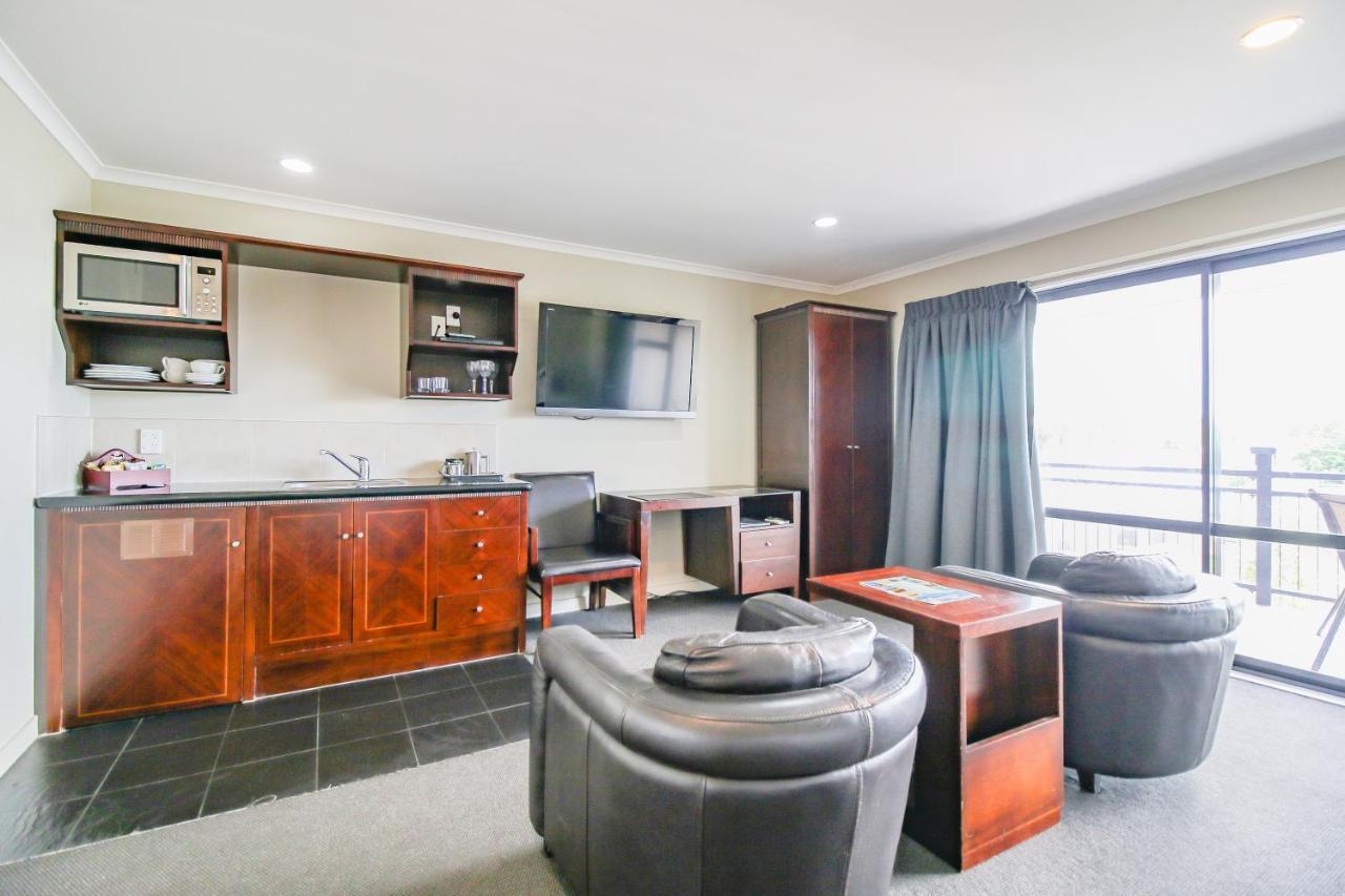 Aotea Motor Lodge Уонгануи Экстерьер фото A typical studio apartment
