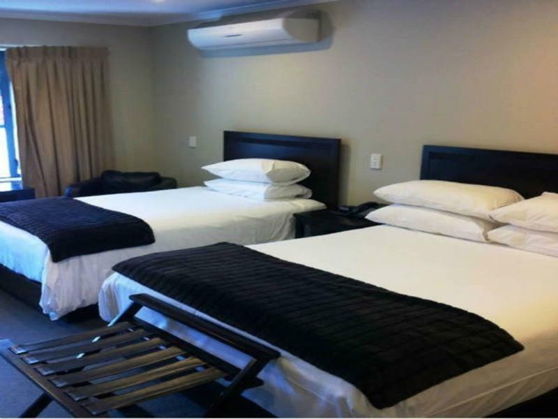 Aotea Motor Lodge Уонгануи Экстерьер фото A room at the hotel